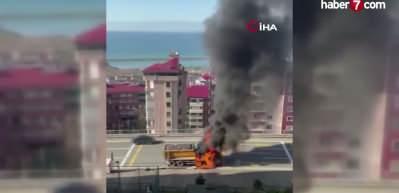 Trabzon'da taş kamyonu yangını korkuttu