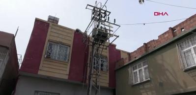 Trafoya takılan u&ccedil;urtmasını almak isterken akıma kapılan &ccedil;ocuk ağır yaralandı; babadan ihmal iddiası