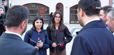 AK Parti İstanbul Milletvekilleri, cuma g&uuml;nleri sahaya inerek vatandaşlarla buluşuyor