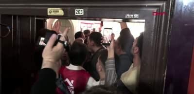 CHP'li gen&ccedil;lerden mezar taşlı eylem: 'Demokrasiye karşı' deyip istifa istediler