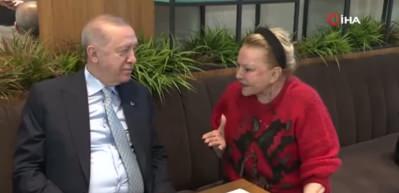 Cumhurbaşkanı Erdoğan, vatandaşlarla kafede sohbet etti
