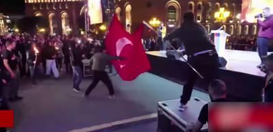 Ermenistan'daki bayrak provokasyonunu Paşinyan kınadı