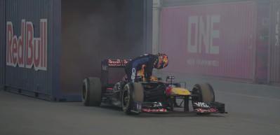 Red Bull Racing aracı 5 yıl sonra T&uuml;rkiye'ye geldi! Boğazı turlayıp simit aldı