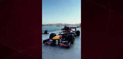 Formula 1 pilotu Tsunoda&rsquo;dan İstanbul&rsquo;da simit keyfi