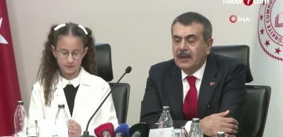 Milli Eğitim Bakanlığı koltuğuna 11 yaşındaki Defne oturdu