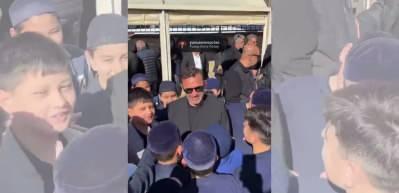 Okan Buruk, derbi &ouml;ncesi Kur'an kursu &ouml;ğrencilerinden dua istedi