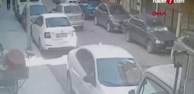 Pendik'te ara&ccedil;ların arasından yola fırlayan &ccedil;ocuğa otomobil &ccedil;arptı