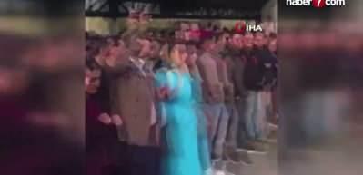 Vatandaş &ccedil;ileden &ccedil;ıktı: Metrob&uuml;s&uuml;n &ouml;n&uuml;n&uuml; kestiler!