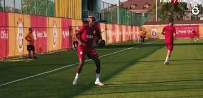 Victor Osimhen i&ccedil;in rekor teklif! D&uuml;nyaca &uuml;nl&uuml; menajer rakamı  duyurdu! 