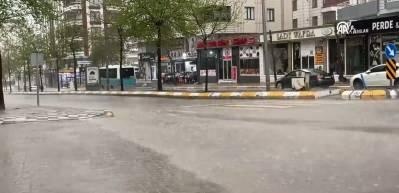 Yurtta sağanak ve fırtına alarmı: Sıcaklıklar d&uuml;ş&uuml;yor