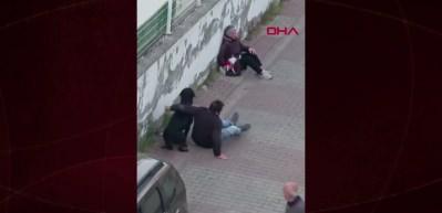 &Uuml;mraniye&rsquo;de ağızlıksız gezdirilen rottweiler, k&uuml;&ccedil;&uuml;k ırk k&ouml;peğe saldırdı