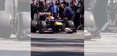 İstanbul'da Formula 1 aracına selam veren misafirperver kedi d&uuml;nyada viral oldu!