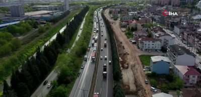 Kocaeli TEM'de 6 tır birbirine girdi: Ankara y&ouml;n&uuml; trafiğe kapandı