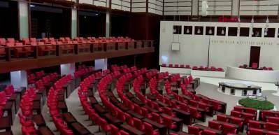 AK Parti, mali d&uuml;zenlemeleri de i&ccedil;eren kanun teklifini TBMM Başkanlığına sundu