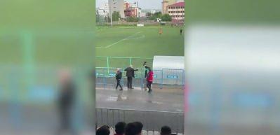 B&ouml;lgesel Amat&ouml;r Lig'de skandal! Y&ouml;netici sahaya inip talimat verdi
