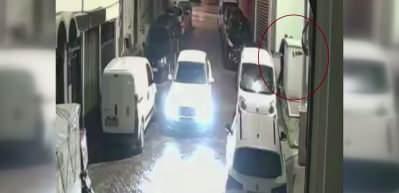 Bursa&rsquo;da husumetlileri tarafından sokağa &ccedil;ağrılan gence kurşun yağmuru