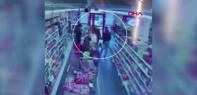 Jandarma personeli, marketteki m&uuml;şteriyi kalp masajıyla hayata bağladı