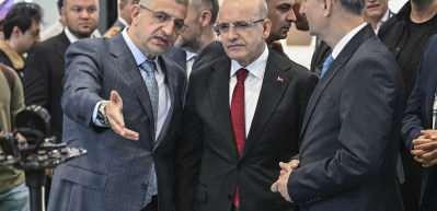 Hazine ve Maliye Bakanı Şimşek, SAHA 2026'yı ziyaret etti