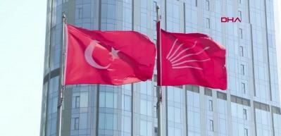 &Ouml;zg&uuml;r &Ouml;zel fena sinirlendi: Makam odasına &ccedil;ağırıp fır&ccedil;aladı