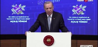 Başkan Erdoğan: "Cumhurla cumhuriyet arasına &ccedil;ekilen dikenli tel &ouml;rg&uuml;leri s&ouml;k&uuml;p attık"