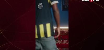 Fenerbah&ccedil;e'nin eski yıldızı Galatasaray'a haber yolladı!