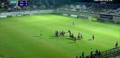 Honduras Ligi'nde feci sakatlık sonrası sahadaki herkes g&ouml;zyaşlarına boğuldu