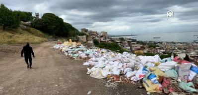 İzmir K&ouml;rfezi'nin &ccedil;&ouml;p manzaralı hali vatandaşı isyan ettirdi