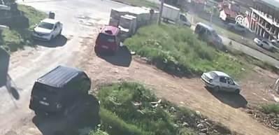 Uşak'ta 4 kişinin yaralandığı trafik kazası g&uuml;venlik kamerasında