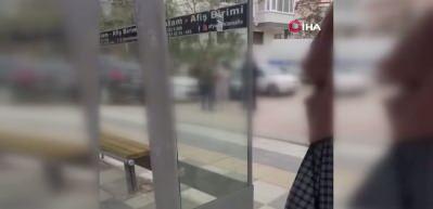 Afyonkarahisar'da kızların kavgasını ayıran yaşlı adama bı&ccedil;aklı saldırı