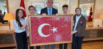 Bakan Ersoy, 19 Mayıs'ta gen&ccedil; sanat&ccedil;ıları bakanlıkta ağırladı