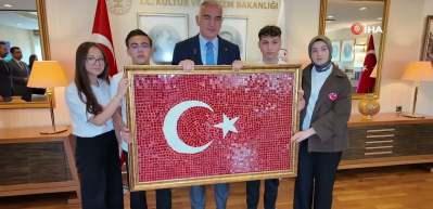Bakan Ersoy, gen&ccedil; sanat&ccedil;ıları kabul etti
