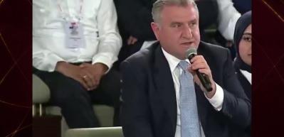 Başkan Erdoğan'dan Bakan Bak'a g&uuml;l&uuml;mseten Milli Takım d&uuml;zeltmesi