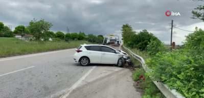 &Ccedil;anakkale'de iki otomobil &ccedil;arpıştı: 3 &ouml;l&uuml;, 2 yaralı