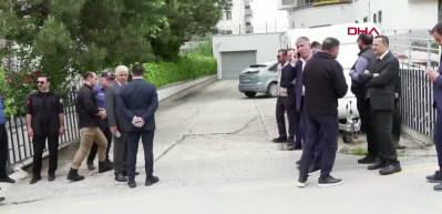 Kılı&ccedil;daroğlu&rsquo;na evinin &ouml;n&uuml;nde tezah&uuml;rat: Dikkat &ccedil;eken slogan!