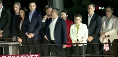 &Ouml;zg&uuml;r &Ouml;zel: "Cumhuriyet Halk Partililer karar verene kadar hi&ccedil;bir yere gitmiyorum"