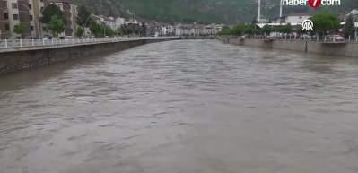 Tokat ve Amasya&rsquo;da taşkın alarmı: Okullar tatil edildi, mahalleler tahliye ediliyor