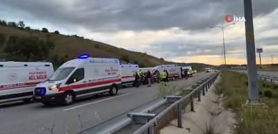 Yolcu otob&uuml;s&uuml; devrildi: &Ccedil;ok sayıda yaralı var