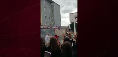 Liseliler gemileri karadan y&uuml;r&uuml;tt&uuml;! Bah&ccedil;ede İstanbul'un Fethi canlandırması