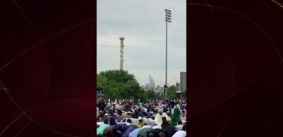 New York Belediye Başkanı Mamdani, Arsenal c&uuml;bbesiyle Kurban Bayramı namazı kıldı