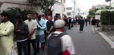 Tokyo Camii'nde bayram namazı 3 kez kılındı