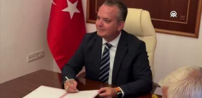 Annesine verdiği s&ouml;z&uuml; tuttu, 500 milyon liralık m&uuml;lk&uuml;n&uuml; eğitime bağışladı