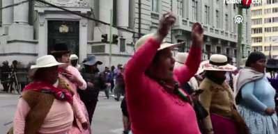 Bolivya'yı karıştıran protesto! İki bakan istifa etti