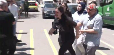 Can Polat'ın kızı canazede sinir krizi ge&ccedil;irdi! "Babama tatil mezar oldu"