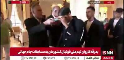 D&uuml;nya Kupası yolculuğu &ouml;ncesi Kur&rsquo;an-ı Kerim&rsquo;i &ouml;pt&uuml;ler