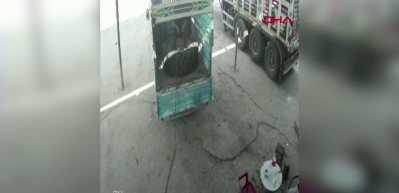 Siirt&rsquo;te şişirilen lastik bomba gibi patladı: 2 yaralı