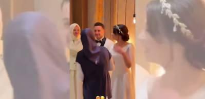Kadir Ezildi'nin kardeşi evlendi: Eşi ise beyazlar i&ccedil;inde geldi!