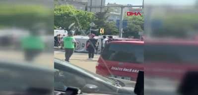 Kağıthane'de motosikletle &ccedil;arpışan ambulans devrildi: 3'&uuml; sağlık &ccedil;alışanı 4 yaralı