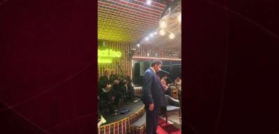 &Ouml;l&uuml;mden d&ouml;nen bir d&ouml;nemin efsanesi Hakan Taşıyan, ciğercide şarkı s&ouml;yledi