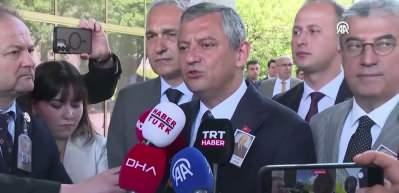 &Ouml;zg&uuml;r &Ouml;zel bu kez de &uuml;lkesini Amerikalılara şikayet etti!