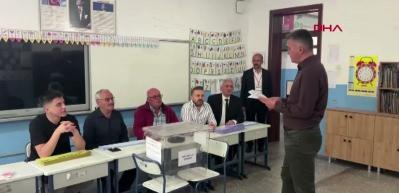 &Uuml;&ccedil; ilde yerel ara se&ccedil;im başladı: 6 beldede başkanlar belli olacak